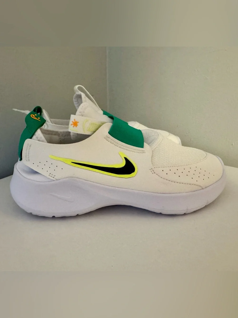 Nike White Green Smile Slip-On Sneakers Youth Sz 3Y NWOT